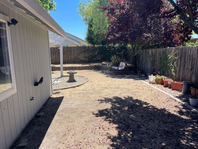 Building Photo - 143 Goldenwest Ct