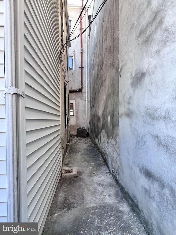 Building Photo - 511 S 15th St