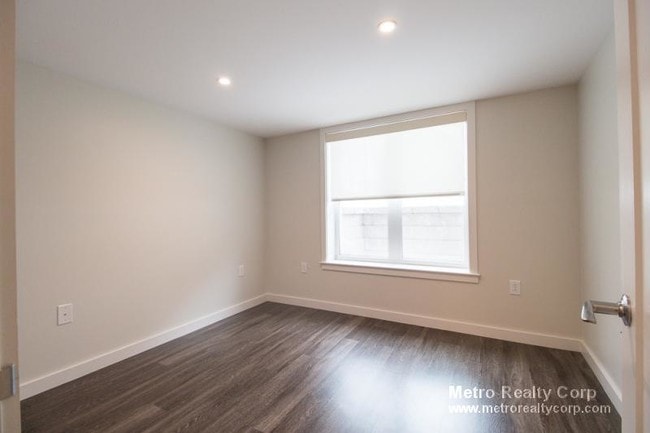 Building Photo - 37 Cottage Park Ave