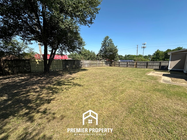 Building Photo - Charming 3BR/2BA Near Germantown | Fireplace & Bay Window Dining