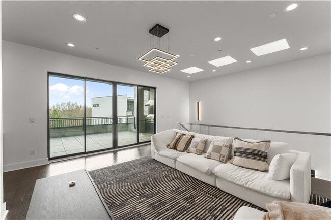 Building Photo - 906 Lenox Blvd