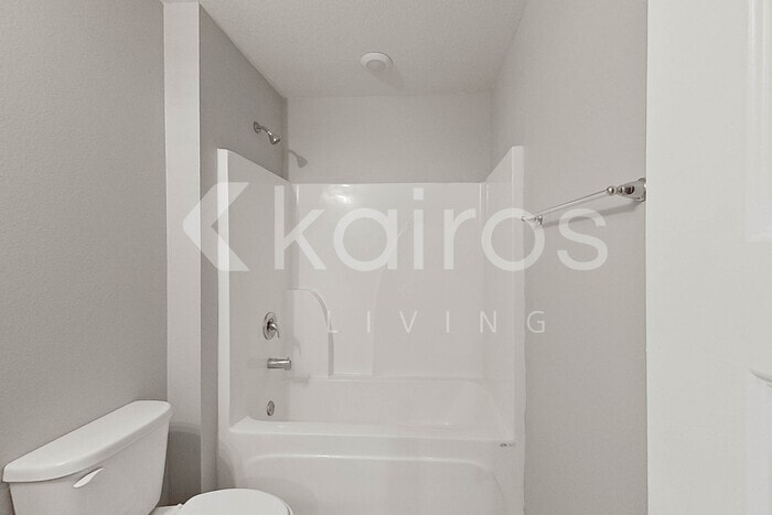 Building Photo - 4675 Malay Cir
