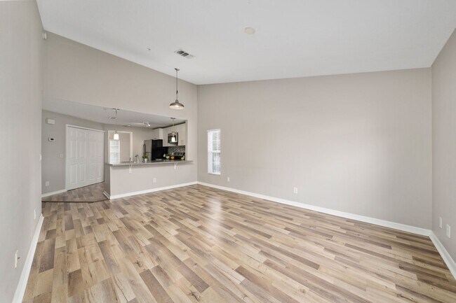 Building Photo - Beautifully Remodeled 3 Bedroom in Regent Park