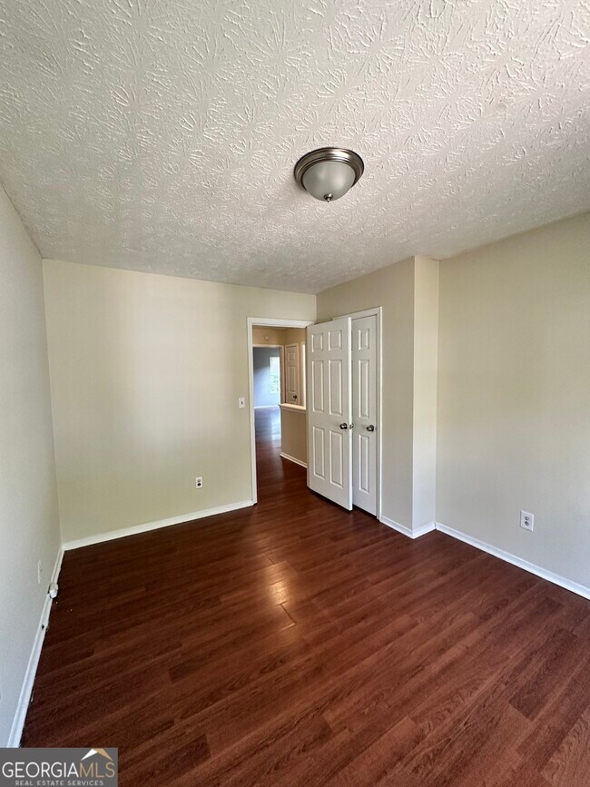 Building Photo - 1011 Hampton Hill Ct