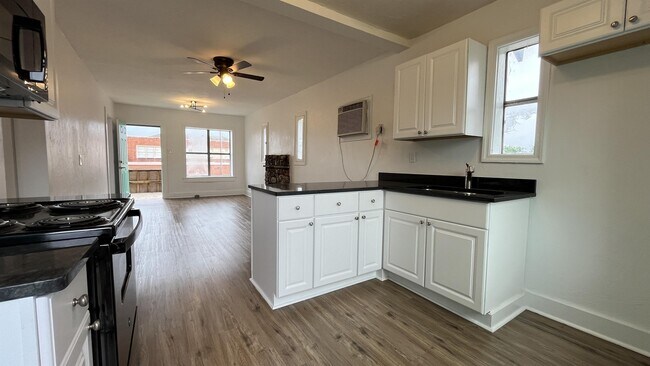 Building Photo - 214 N 19th St