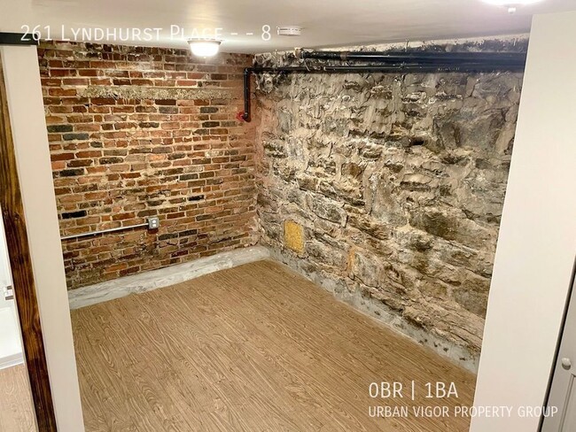 Building Photo - Lower Level - Studio Apartment/1 Bath