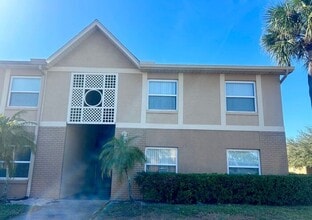 Building Photo - Spacious 2/2 Cozy Condo with a Screened Balcony in the Gated Community of Hawthorne Village - Orl...