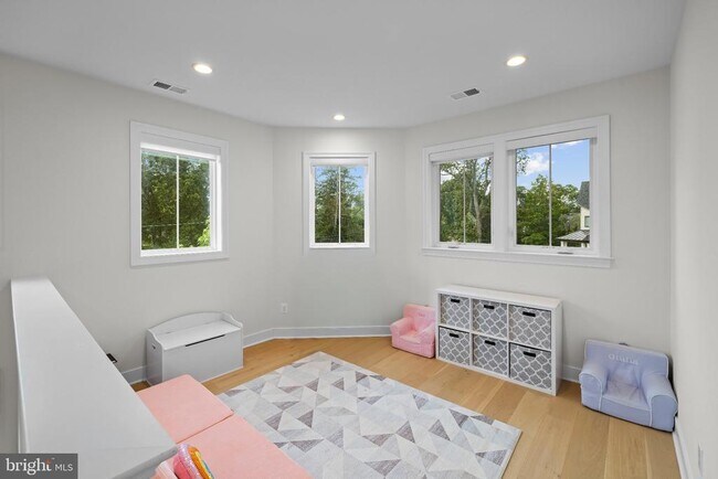 Building Photo - 9501 Wildoak Dr