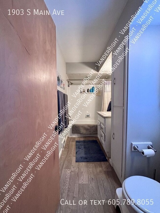 Building Photo - 1903 S Main Ave