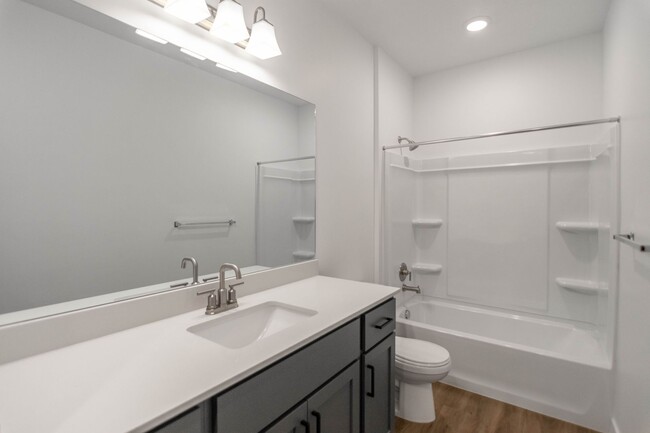 Building Photo - Gorgeous 3-Bed Fairfax Model in Vista View