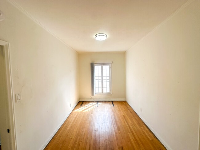 Building Photo - 350 N Orange Grove Ave