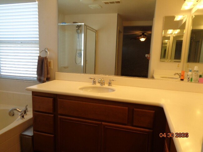 Building Photo - Spacious 4 Bedroom with RV Access in Rosamond
