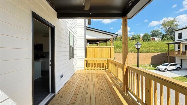 Building Photo - 104 Holt Ln