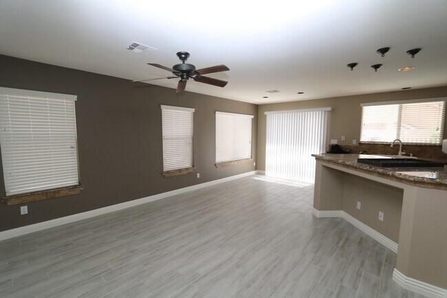 Building Photo - Beautiful 2 Story Home With Pool!!!