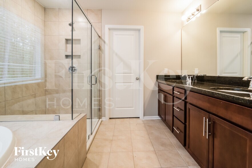 Building Photo - 161 Vango Dr