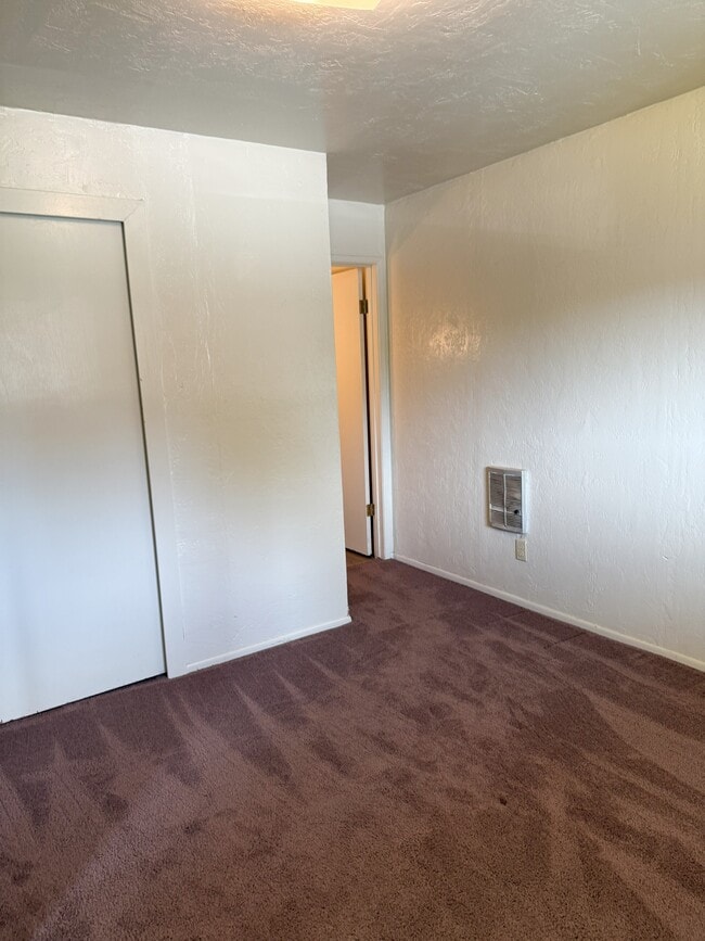 Building Photo - 1151 Madrone Way
