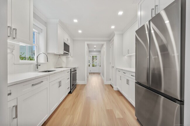 Building Photo - 7 Cos Cob Ave