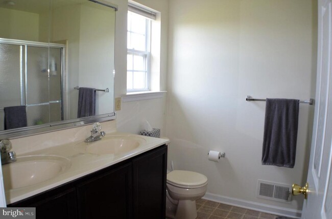 Building Photo - 5255 Spring Ridge Dr E