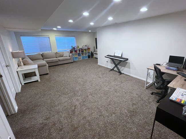 Building Photo - 8781 Jefferson Dr