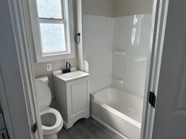 Building Photo - 801 Central Ave