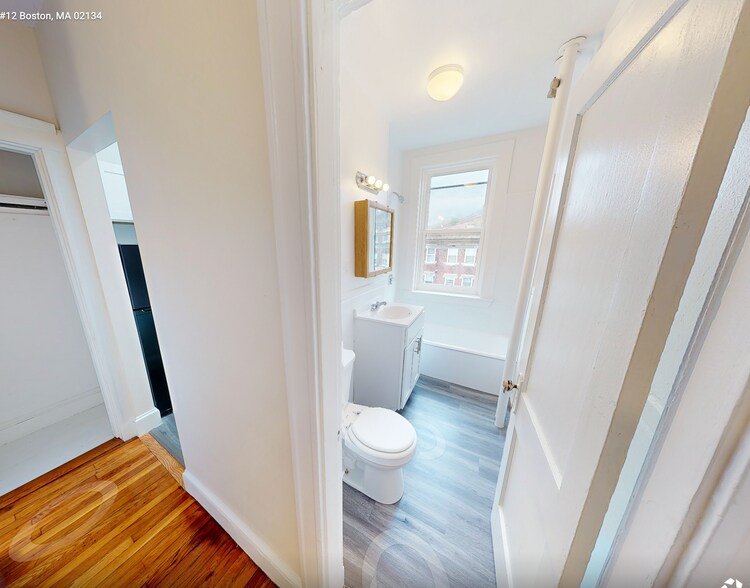 Building Photo - 136 Columbia St