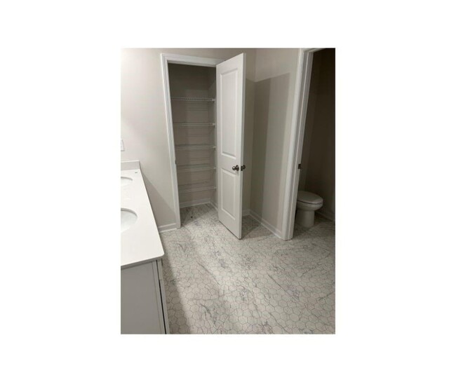 Building Photo - 1215 37th Ave Lane NE