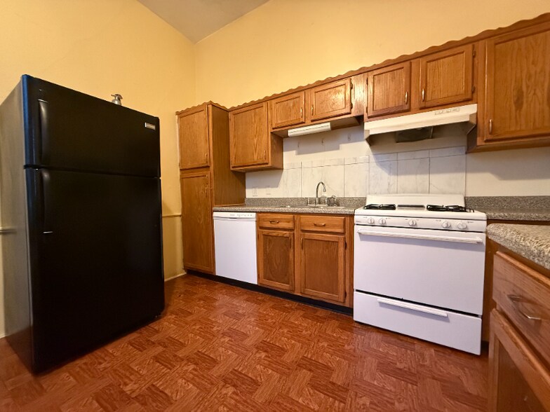 Building Photo - 2020-2022 Camp St