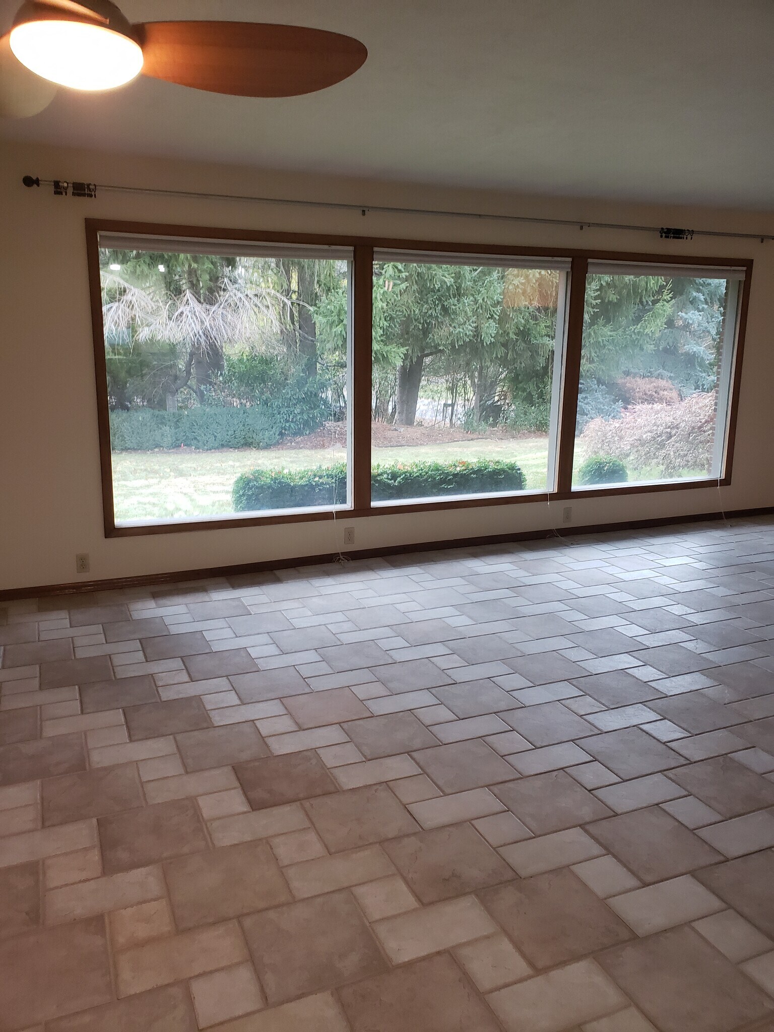 Building Photo - 1727 E Pinecrest Rd