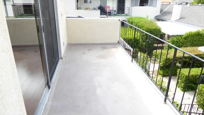 patio - 3140 Neal Ave