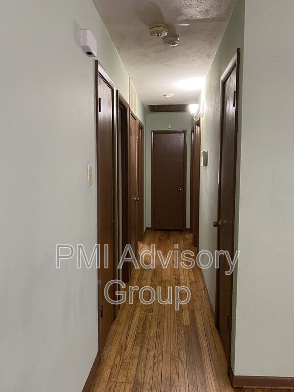 Building Photo - 641 SE 35th St