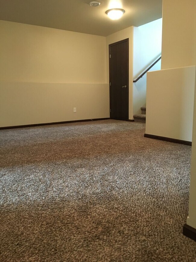 Building Photo - 3 Bed 2 Bath Twin Home