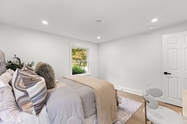 Building Photo - 26 Lamb St