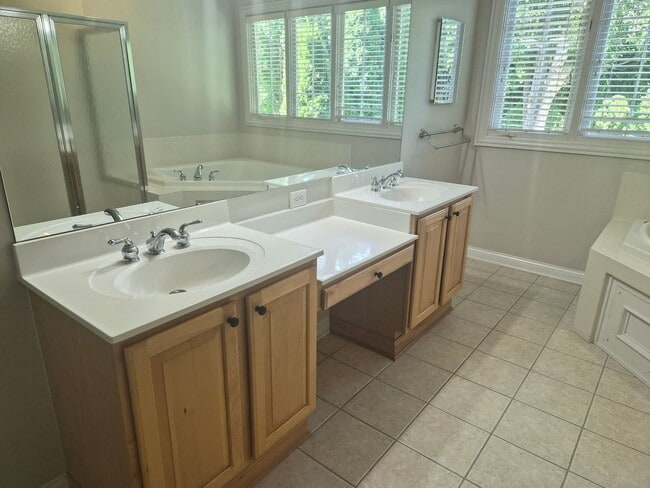 Building Photo - 6237 Muirloch Ct S