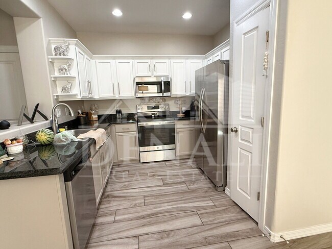 Building Photo - 2855 S Key Biscayne Dr
