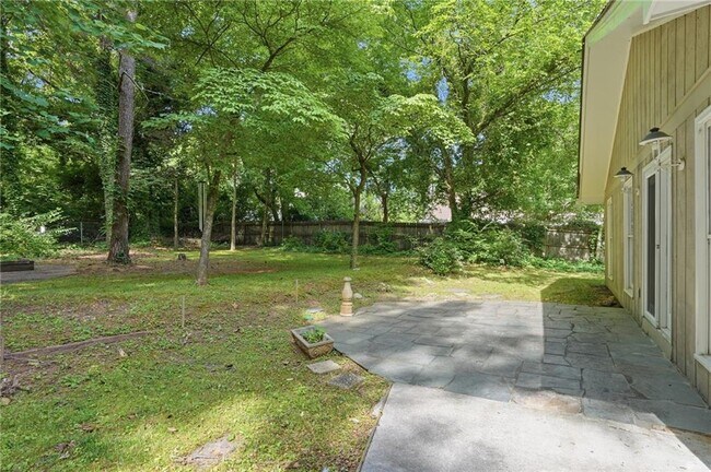 Building Photo - 2209 Cherring Ln