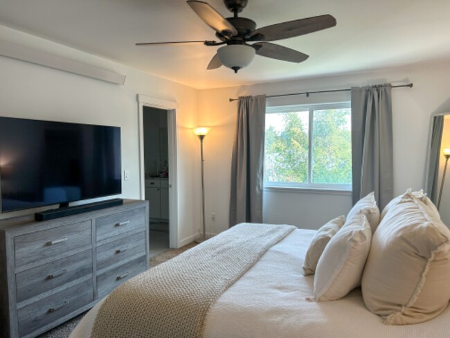 Building Photo - 1589 NW 5th Ave