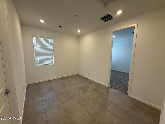 Building Photo - 4166 W Lisa Ln