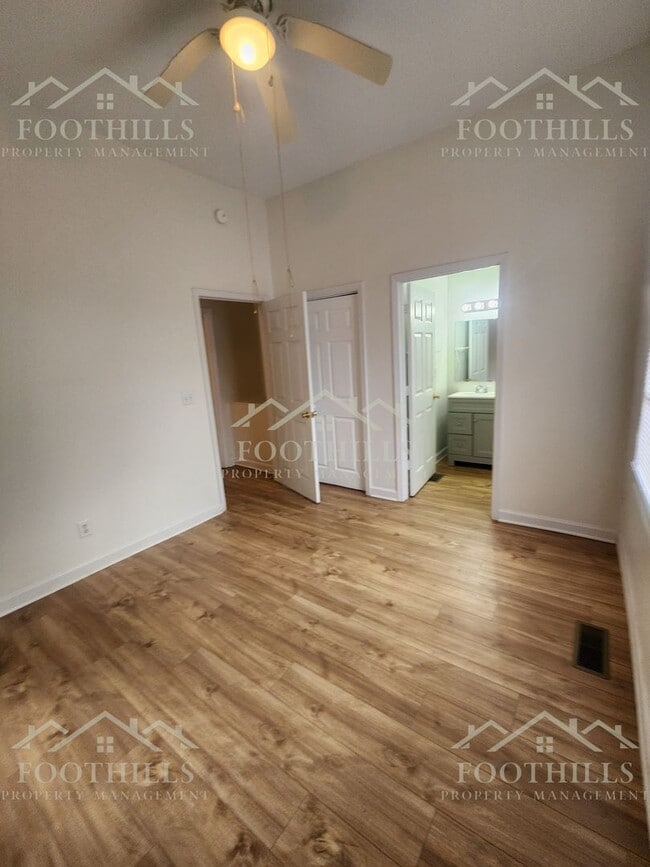 Building Photo - 1012 Johns Ave