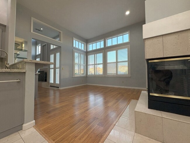 Building Photo - Charming Waterfront Single Family Home in Redwood Shores Available Now!