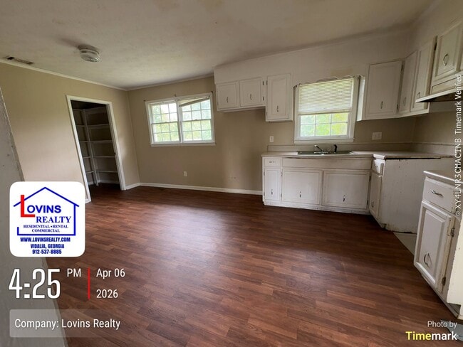 Building Photo - 714 Winona St