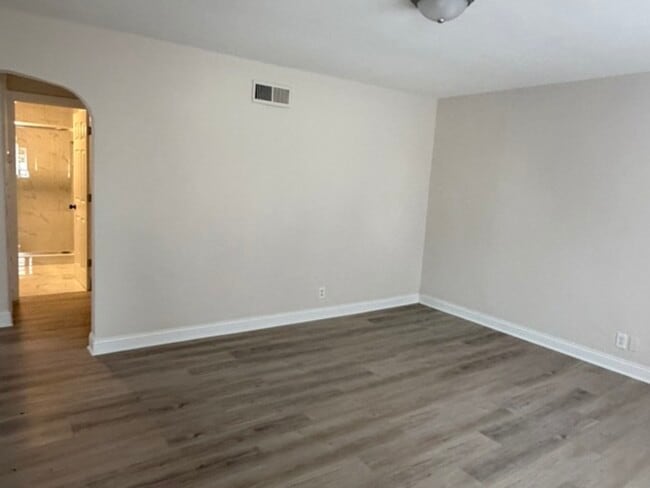 Building Photo - 910 Cleary Ave