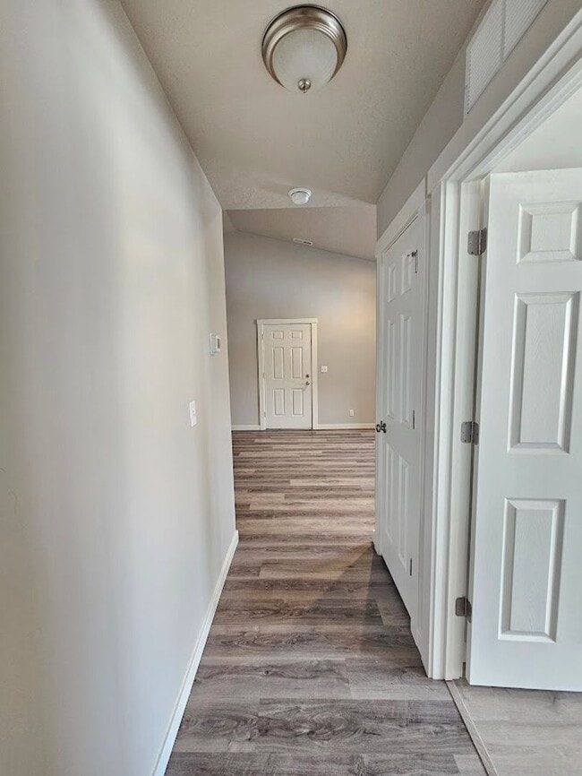 Building Photo - 1011 Pirate Cove Wy