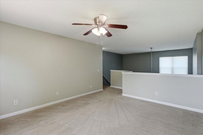 Building Photo - 3 Bedroom 2 Bathroom Home