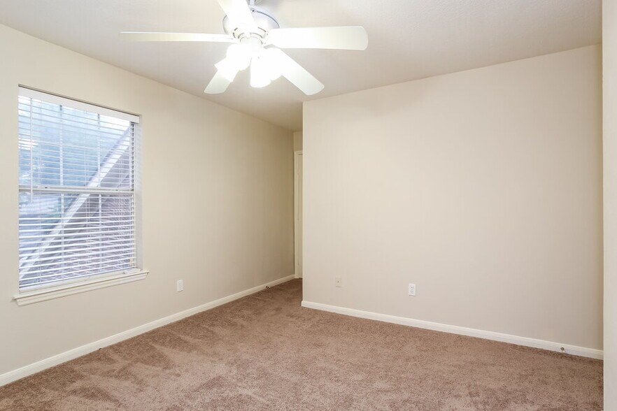 Building Photo - 20914 Lake Park Trail