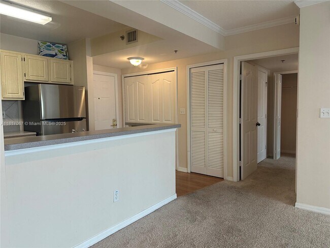 Building Photo - 2665 SW 37th Ave