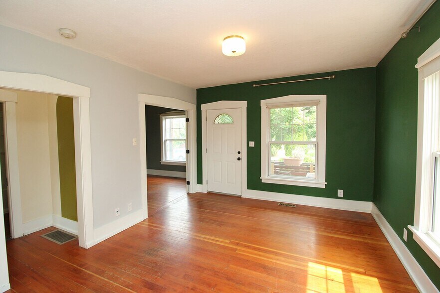 Building Photo - 1415 NE 74th Ave