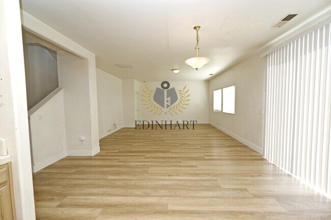 Building Photo - 6083 E Andrews Ave