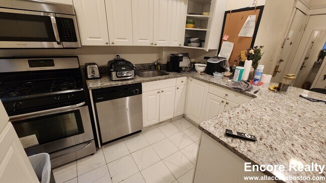 Building Photo - 2001 Commonwealth Ave