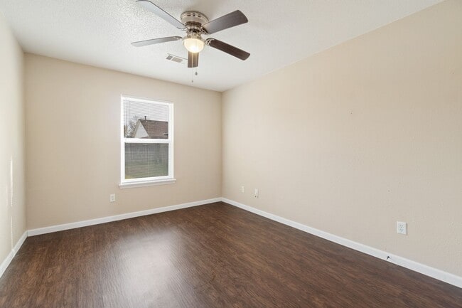 Building Photo - 2800 N 55th Cir