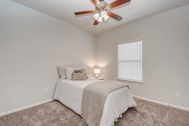 Building Photo - 23815 S Newport Bend